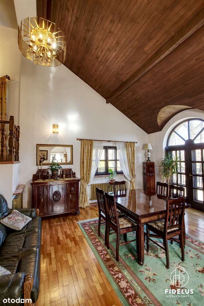 Dom w Kętach w stylu willi podmiejskiej-9