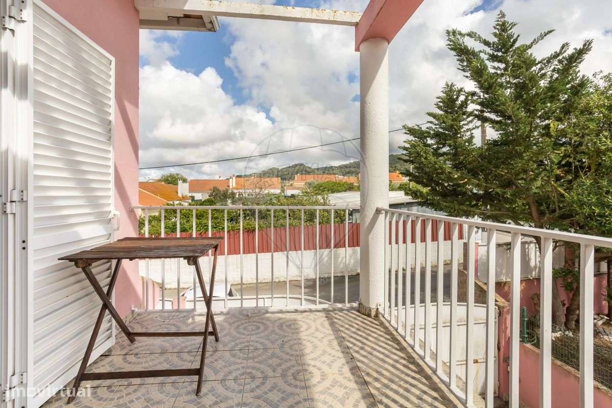 Moradia T4 em Quinta do Anjo-36