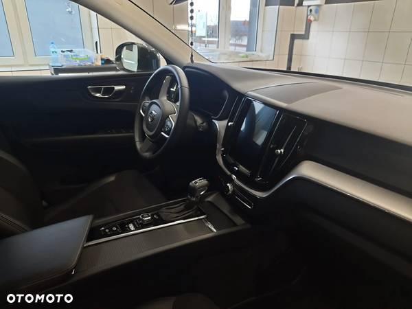 Volvo XC 60 D4 Momentum Pro - 5