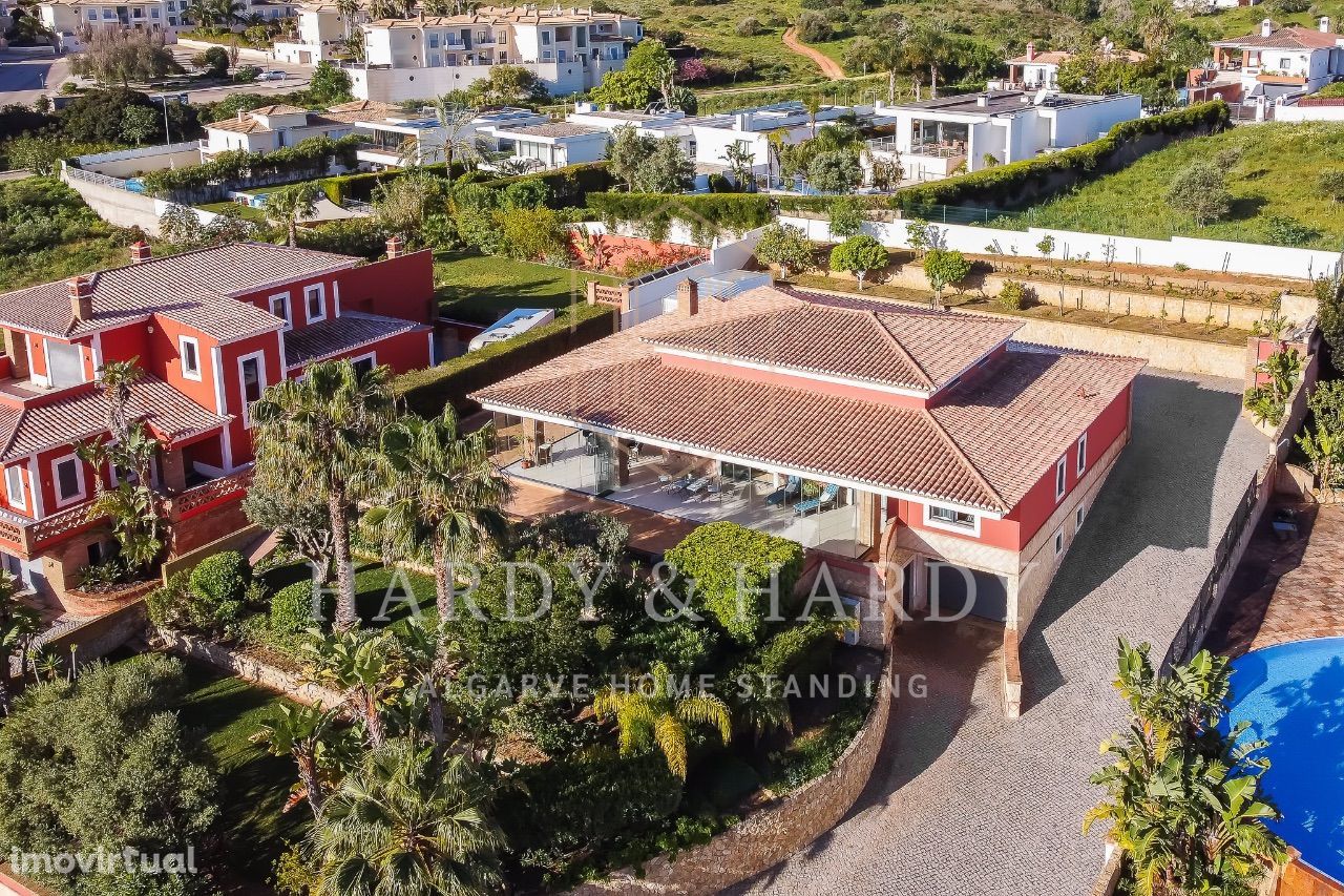 Superb character Villa in the exclusive Porto de Mos district of Lagos