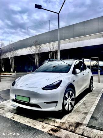 Tesla Y Long Range AWD - 4