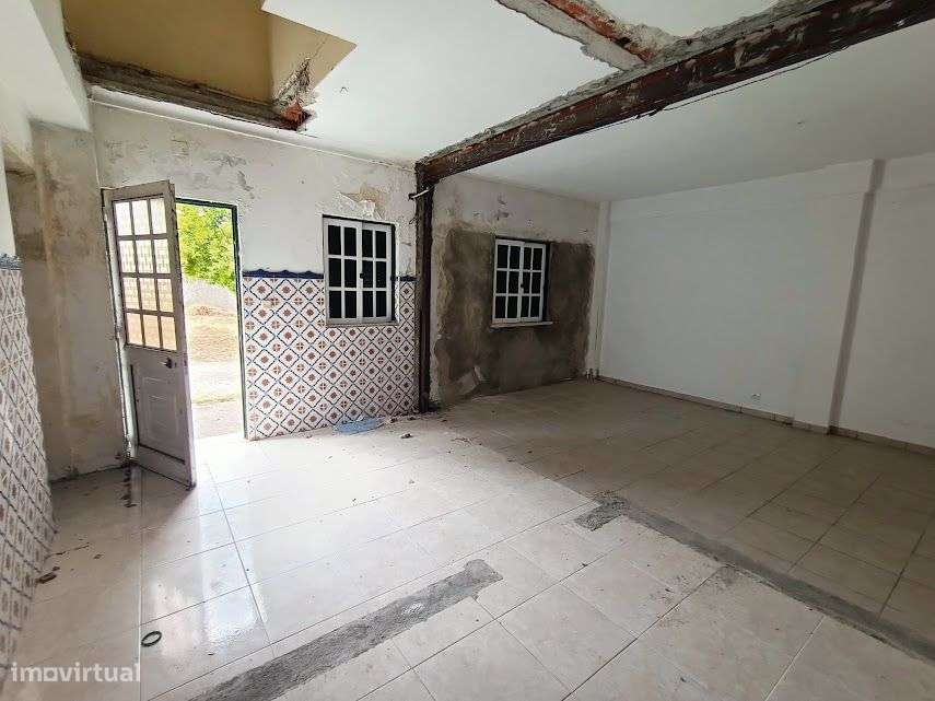 Moradia T2 Geminada com 2 Casas de Banho-9