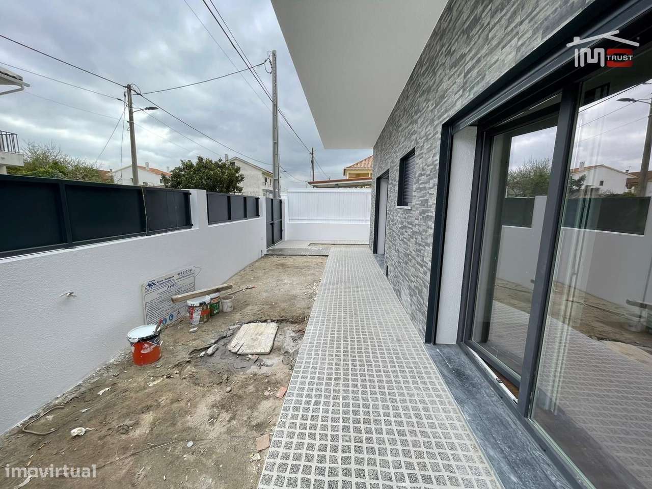 Moradia Térrea T3+1 com Áreas Amplas em Fernão Ferro | Terreno 380...-35