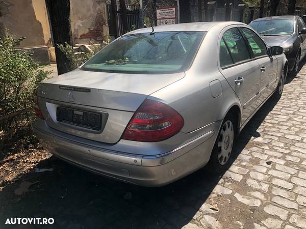 Dezmembrez Mercedes Benz E240 benzina gri w211 2006 - 5