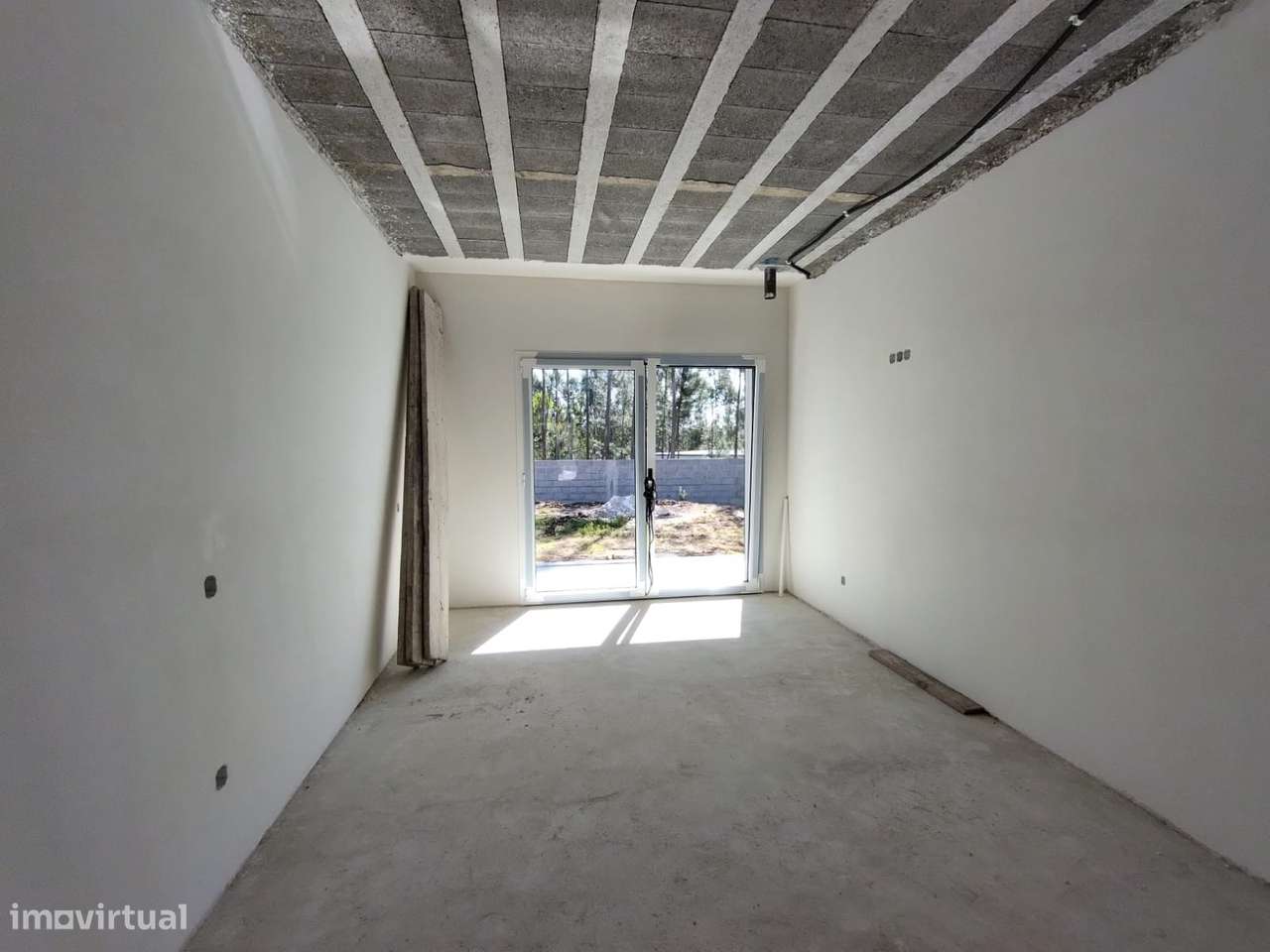 Moradia T3 / Nova / Terreno / Churrasqueira / Ar condicionado / Santa - Grande imagem: 2/13