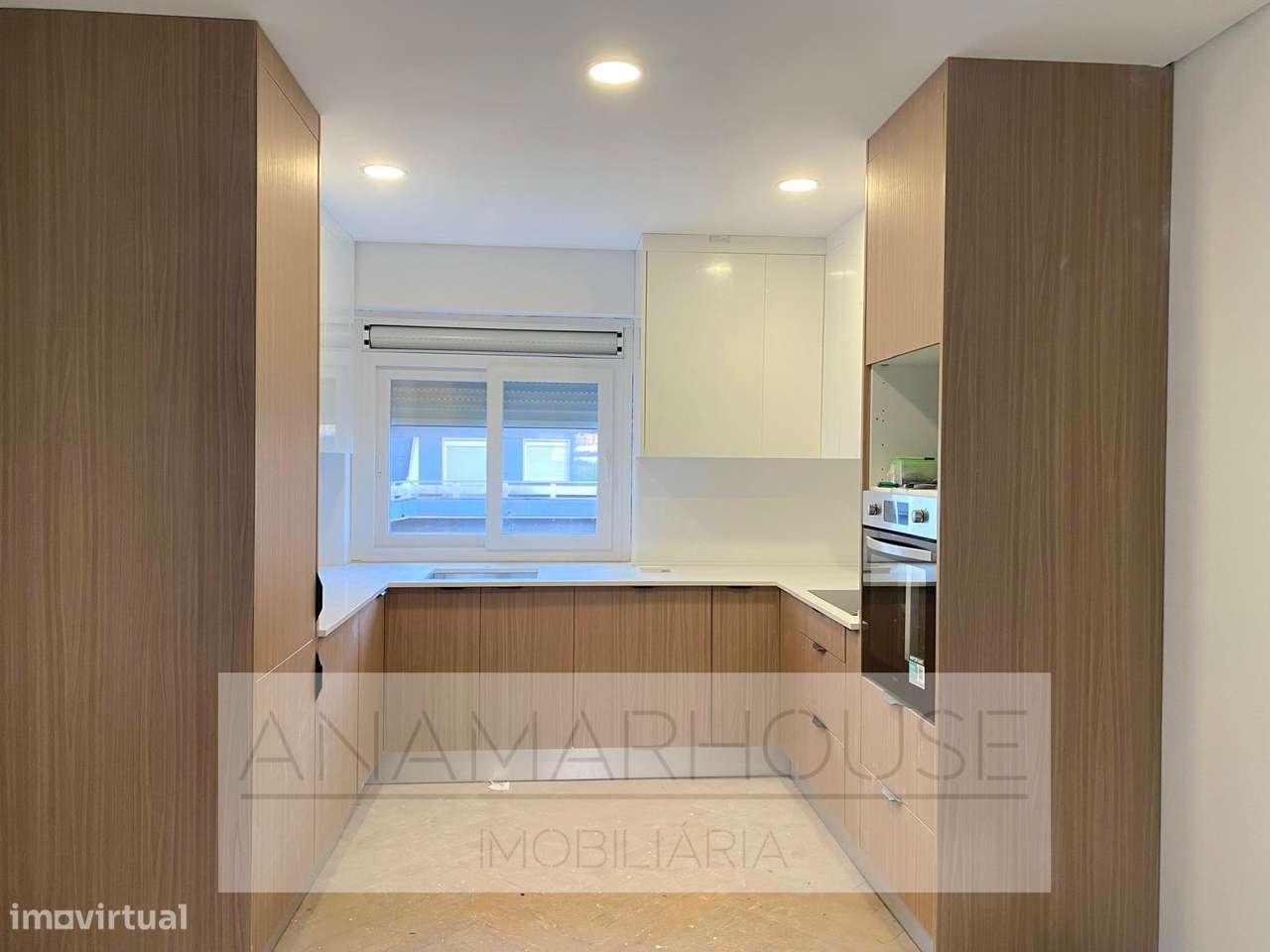 T3 Remodelado com varandas na Amadora, Mina De Água-0