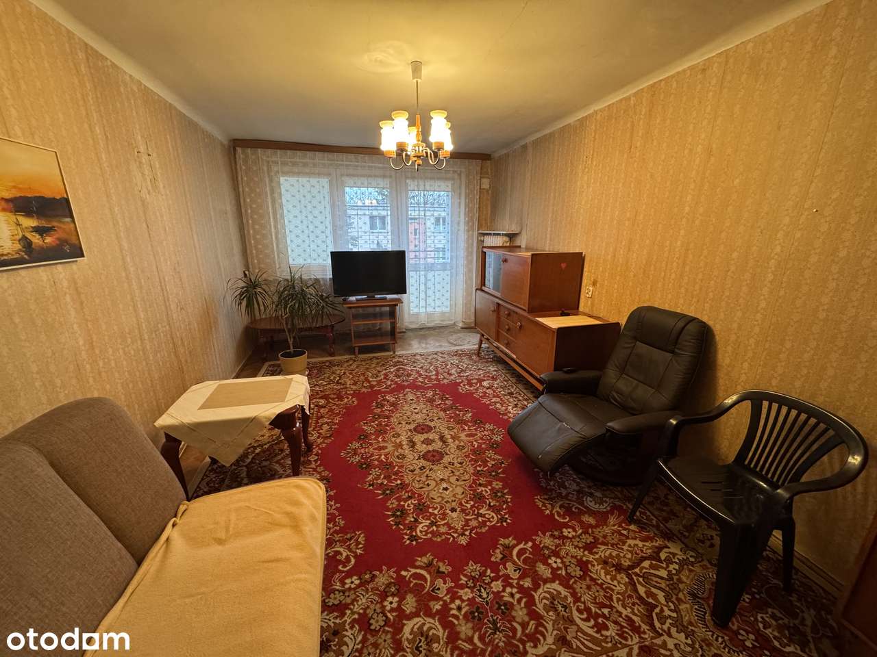 Dwupokojowe mieszkanie z balkonem w centrum-1