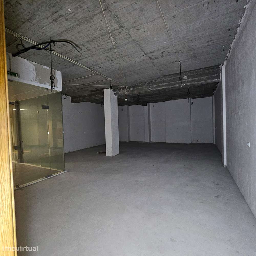 Espaço Comercial à Venda em Queijas 150 m2 + 2 lugares de parqueamento - Grande imagem: 5/10