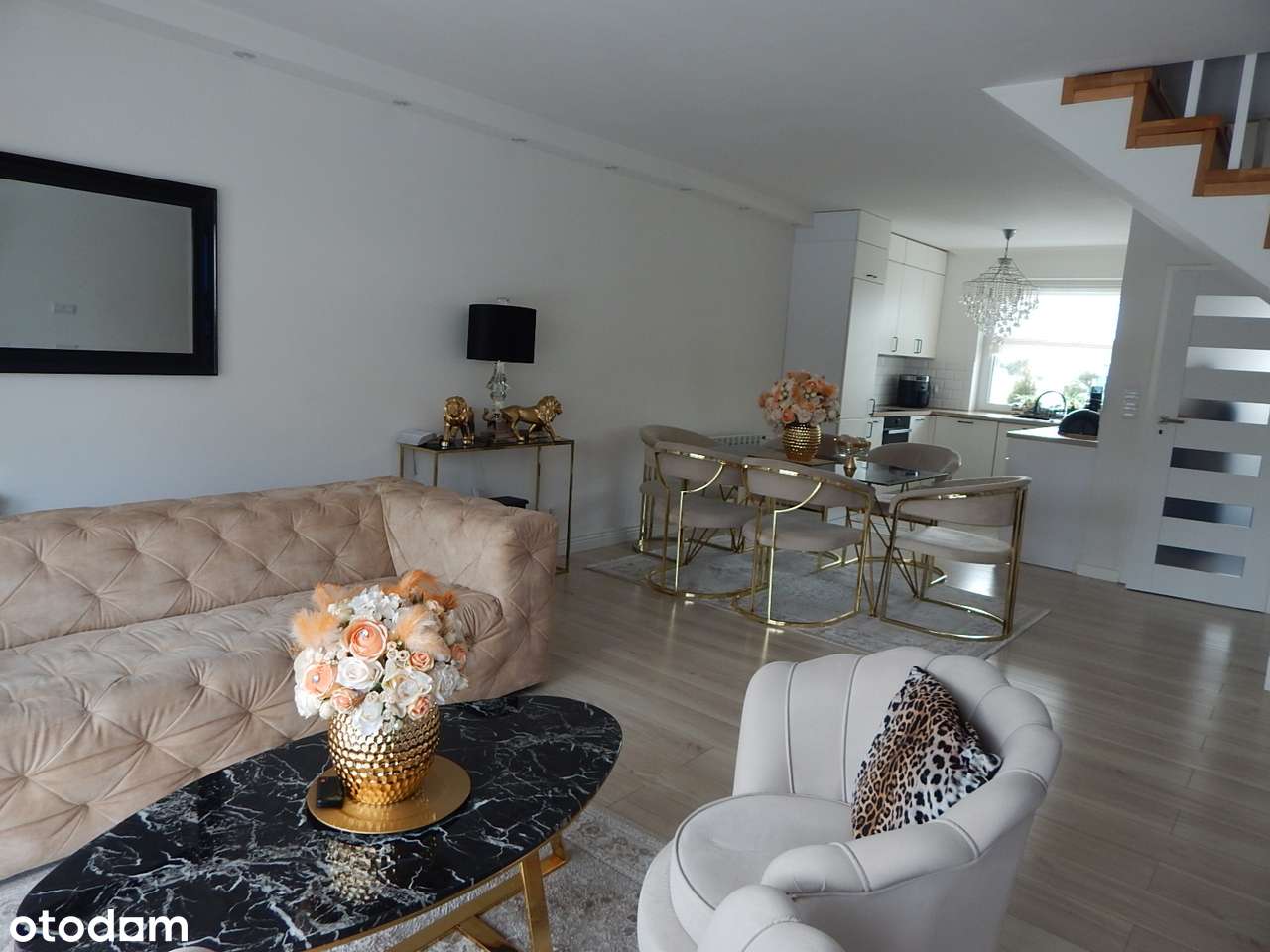 nieduży dom w ciekawym miejscu-12