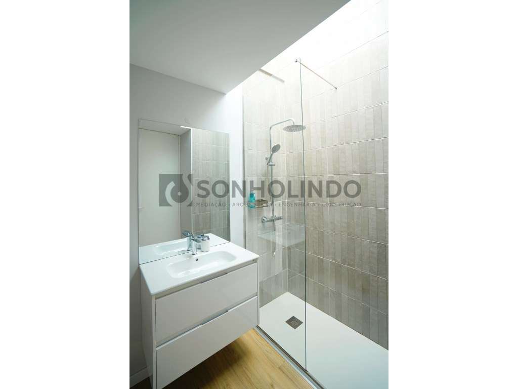 Moradia térrea de 4 frentes, inserida em lote de 700m2, ano de cons...-7