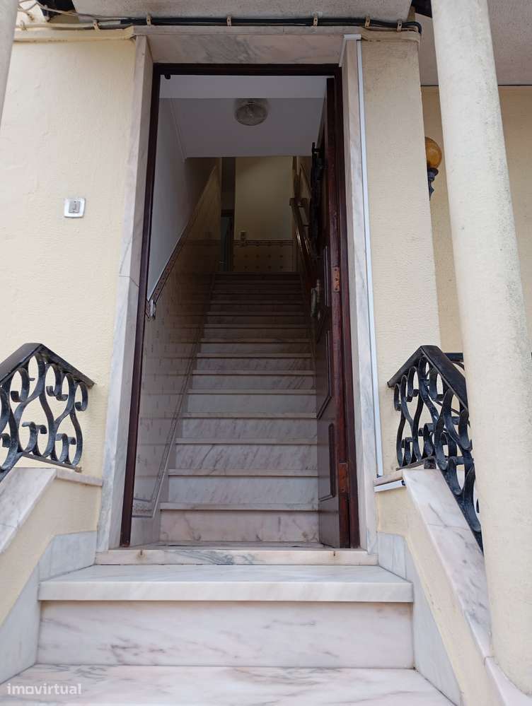 T2 em 1 andar de moradia, centro Aboboda - Grande imagem: 5/29