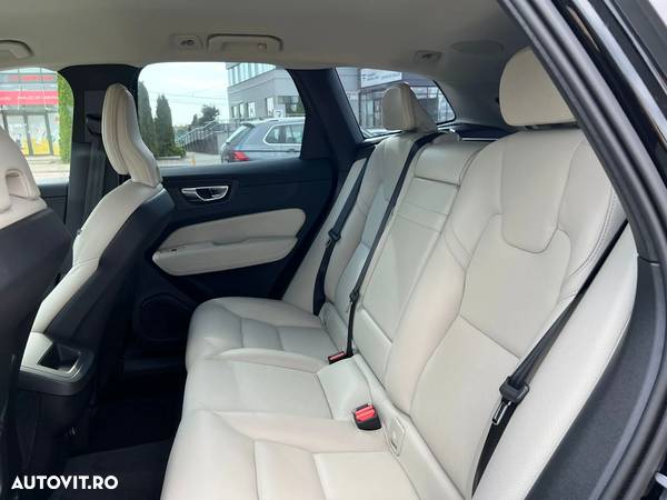 Volvo XC 60 B5 AWD Momentum - 36