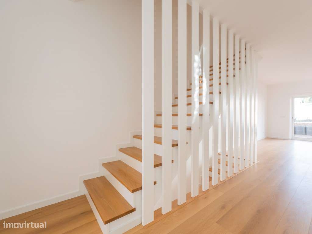 MORADIAS T2+1 e T3+1 GARAGEM E JARDIM, BELAS-24