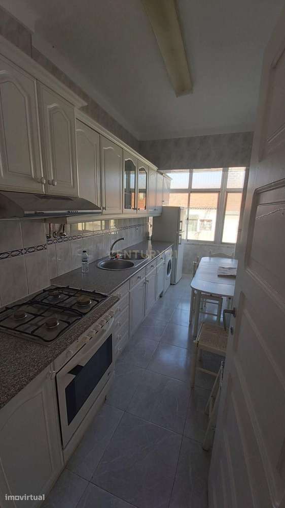 Apartamento T2 em Almada na Av. Nuno Alvares Pereira.-5