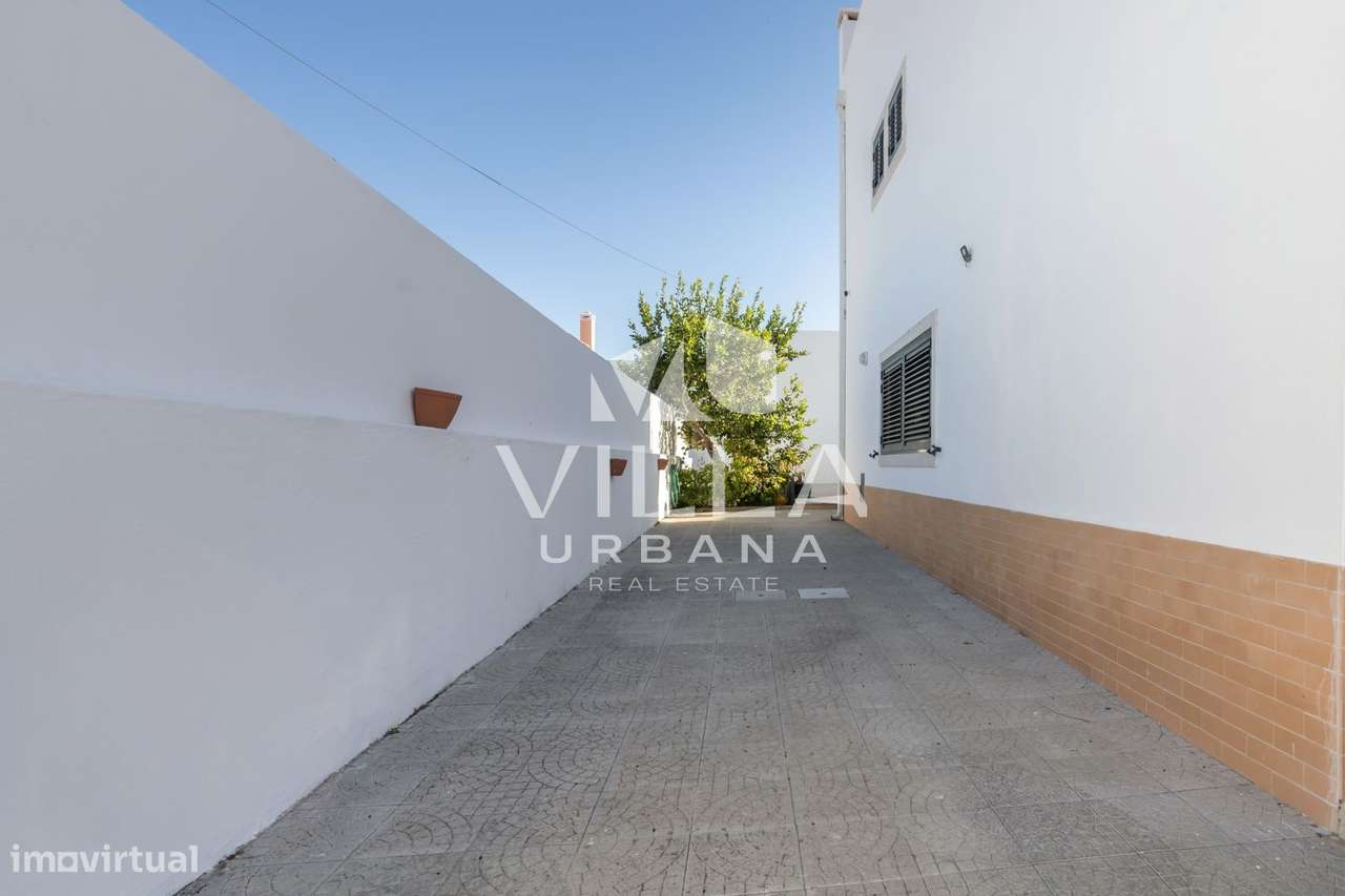 Moradia T3+1 Isolada com Jardim e Excelentes Áreas | Quinta do Anjo-5