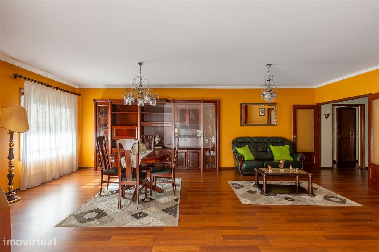 Apartamento T2 com varanda e Garagem em Matosinhos-6