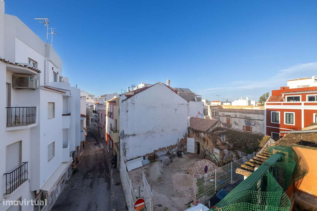 APARTAMENTO T1 PARA RENOVAR NO CENTRO HISTÓRICO DE LAGOS - Grande imagem: 2/11