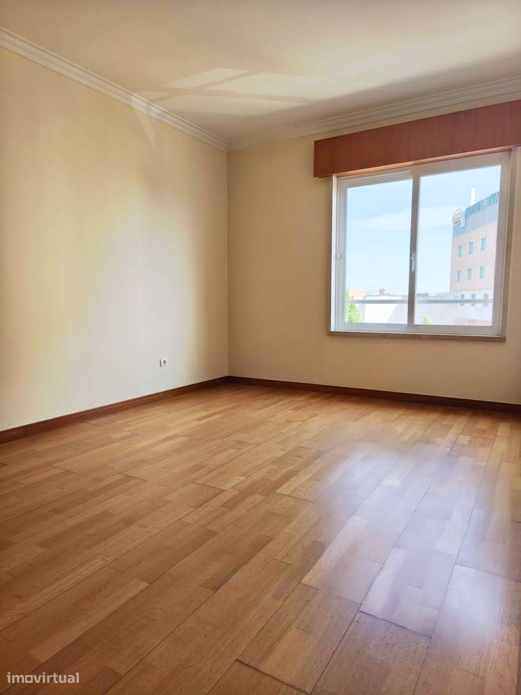 Apartamento T3 Paço de Arcos-19