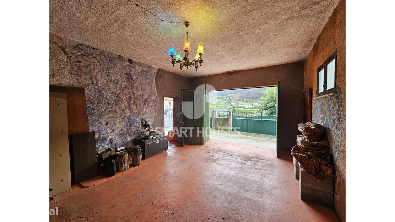 Moradia T3+1 em Avô c/ terreno-33