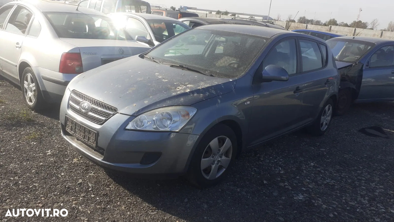 Far dreapta Kia Ceed - 1