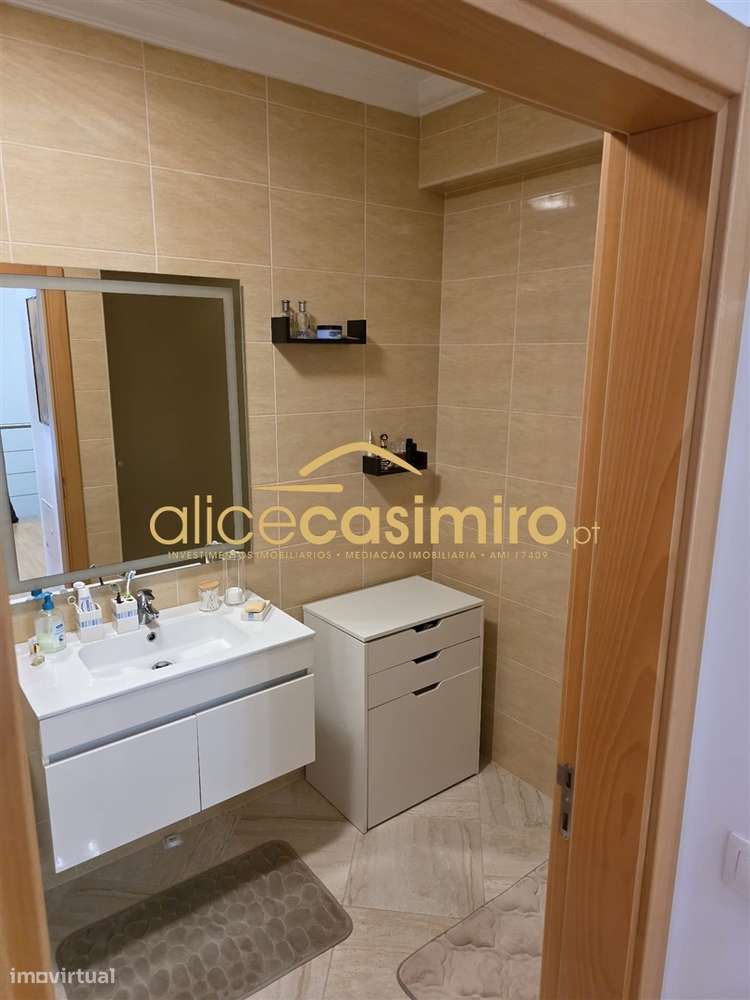 Moradia T4 - boas áreas- excelente estado!-45