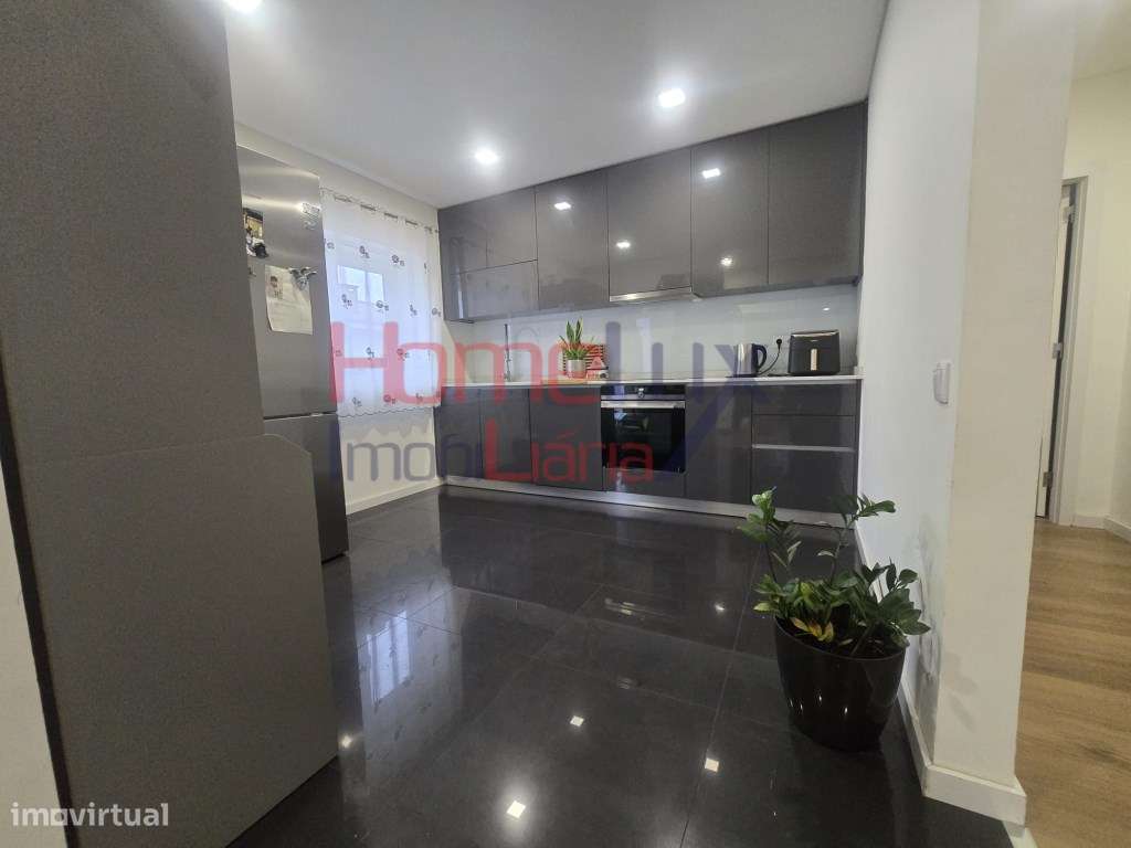 Andar Moradia T3 com Logradouro Privativo e Box para 2 carros ! - Grande imagem: 4/35