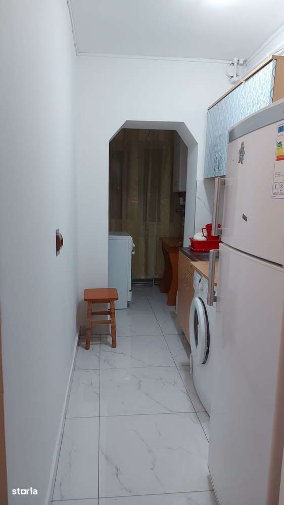 Vând garsoniera Mioveni, etaj 2,zona centru-3