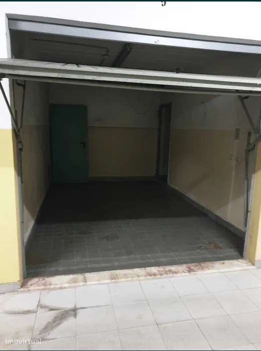 Arrenda-se Garagem Box na Charneca da Caparica com 16m2 - Grande imagem: 2/6
