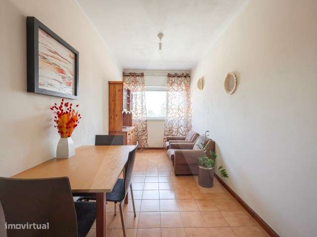 Apartamento T1+1 com arrumos e lugar de garagem em Mafamude!-5