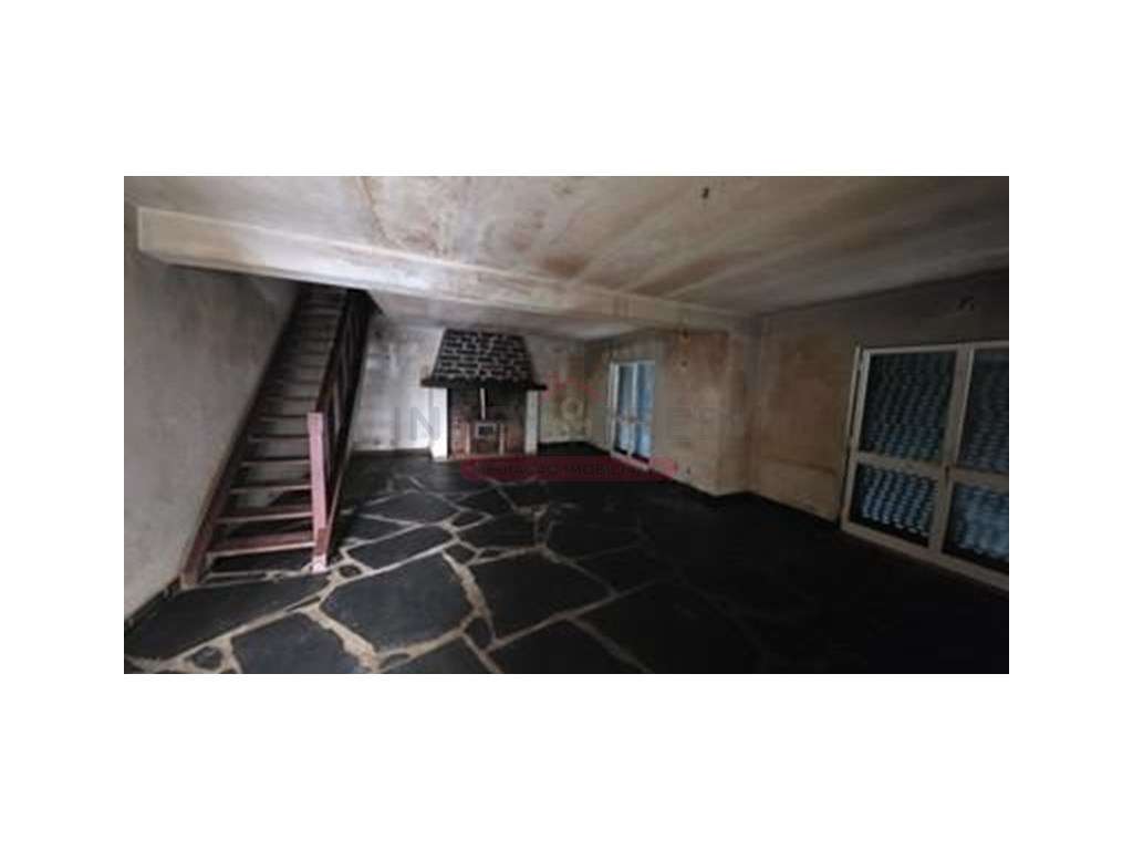 Moradia C/Quintal - Paredes - Penacova-0