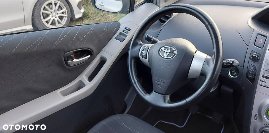 Toyota Yaris 1.3 Prestige - 23