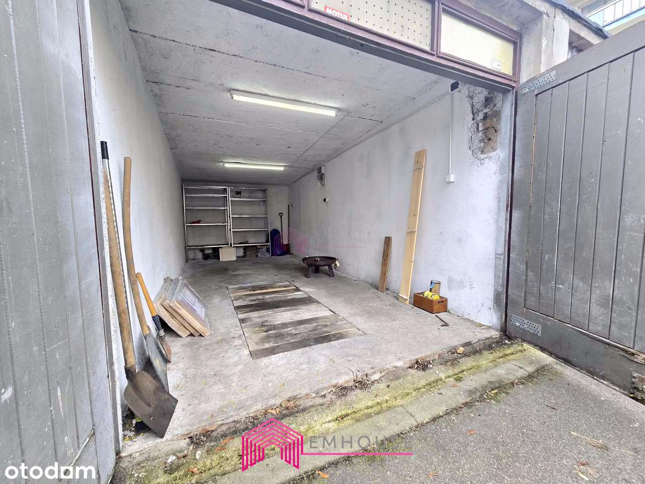 Garaż w doskonałej lokalizacji-1