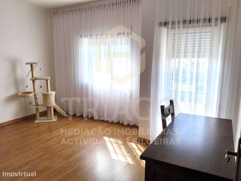 Apartamento T3 com Varanda e 2 Marquises com Excelente área - Exclu...-13