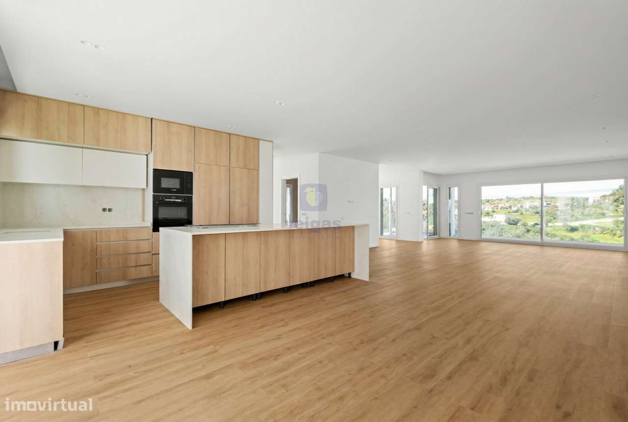 Moradia T5 Contemporânea com Piscina Aquecida – Santa Iria da Azóia-36