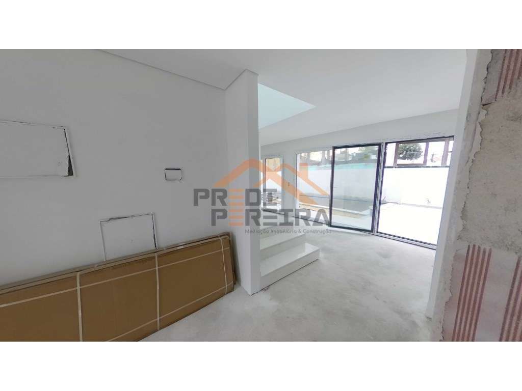 Moradia T4 de luxo com piscina e garagem - Oportunidade Única! - Grande imagem: 4/40