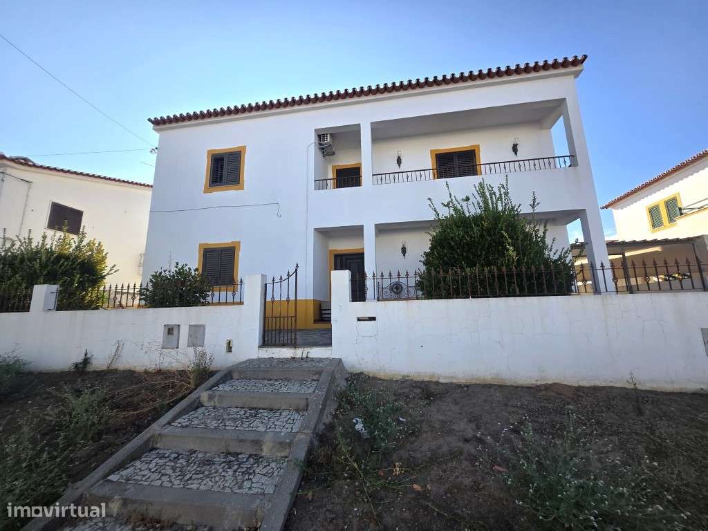 Moradia Isolada, T5, com garagem, na Vila de Redondo-25