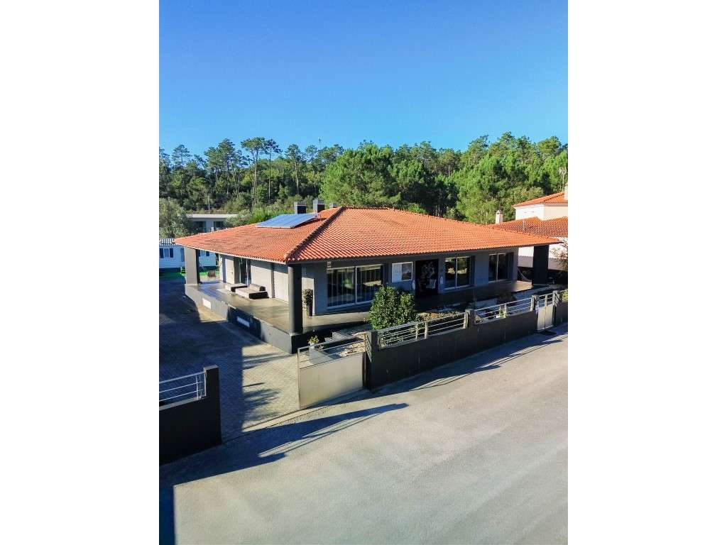 Moradia térrea, individual T3 com piscina em Monte Redondo-18