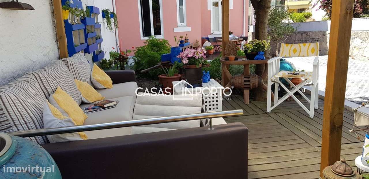 Moradia T4 de Traça Antiga Renovado com Licença AL-30