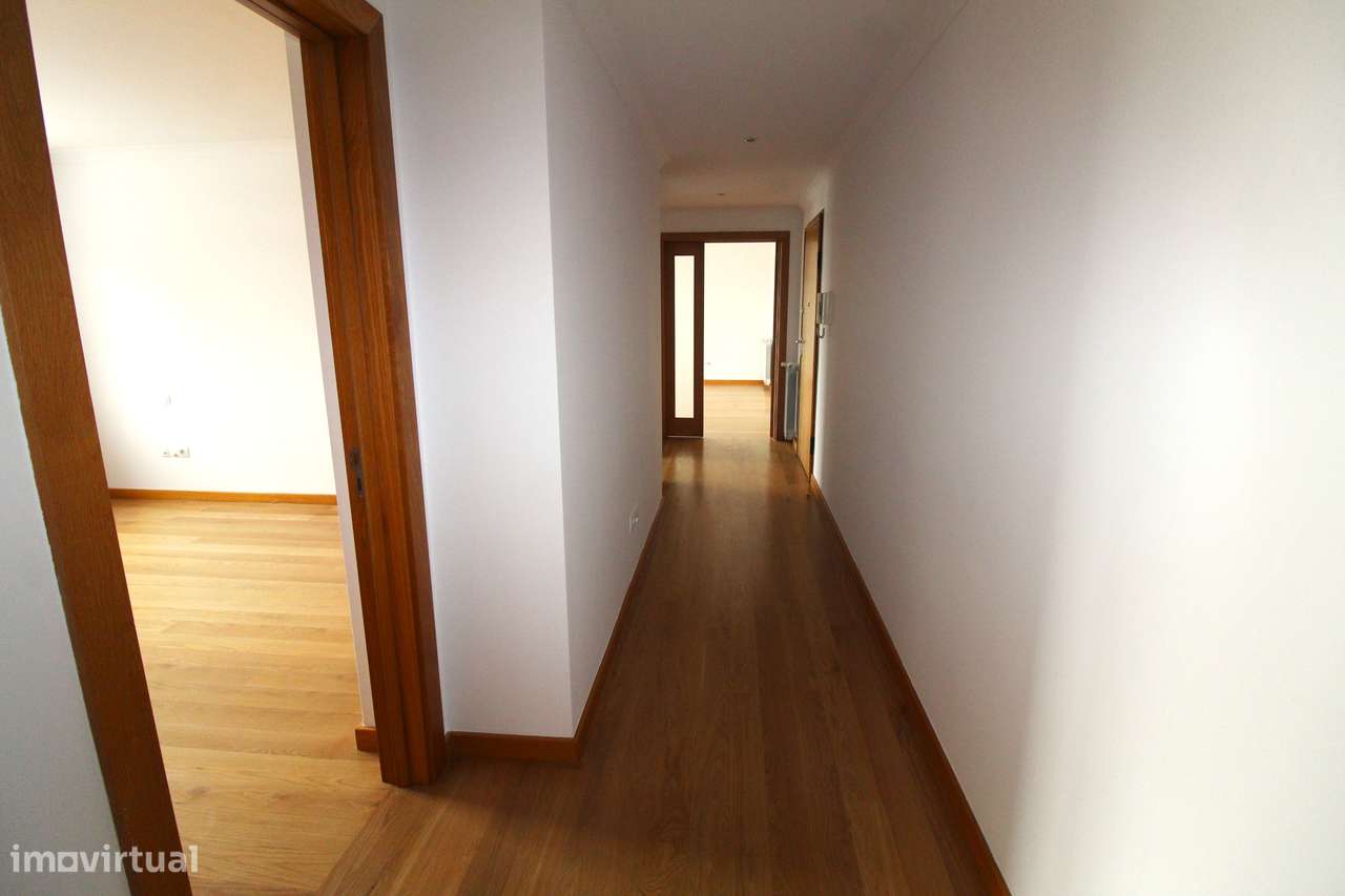 Apartamento T2 com Terraço – Zona do Fórum Viseu-9