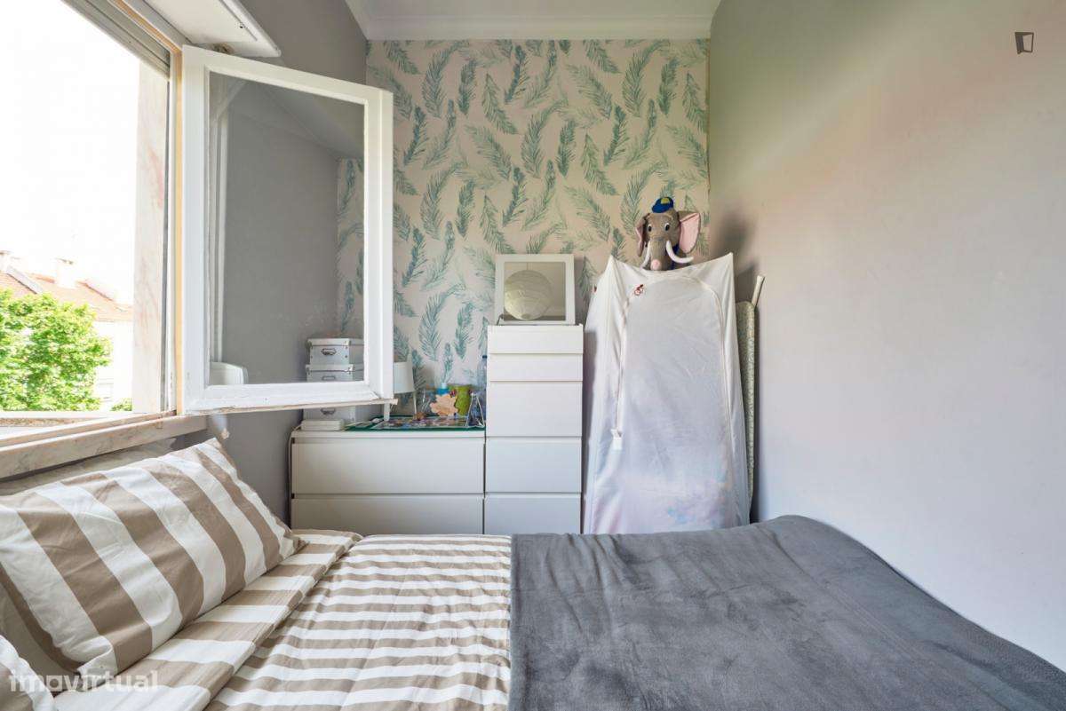 Quarto - localizado em Benfica Lisbon - Grande imagem: 4/32