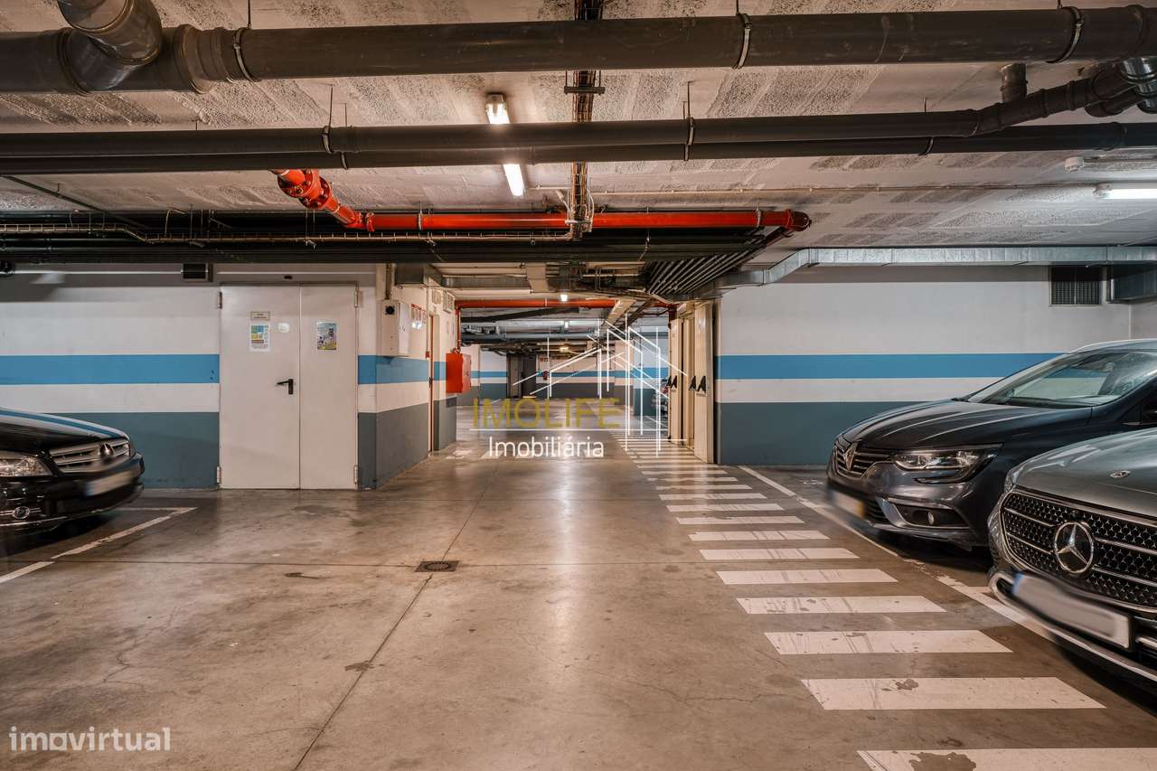 Apartamento T2 com Vista Desafogada em Benfica-41