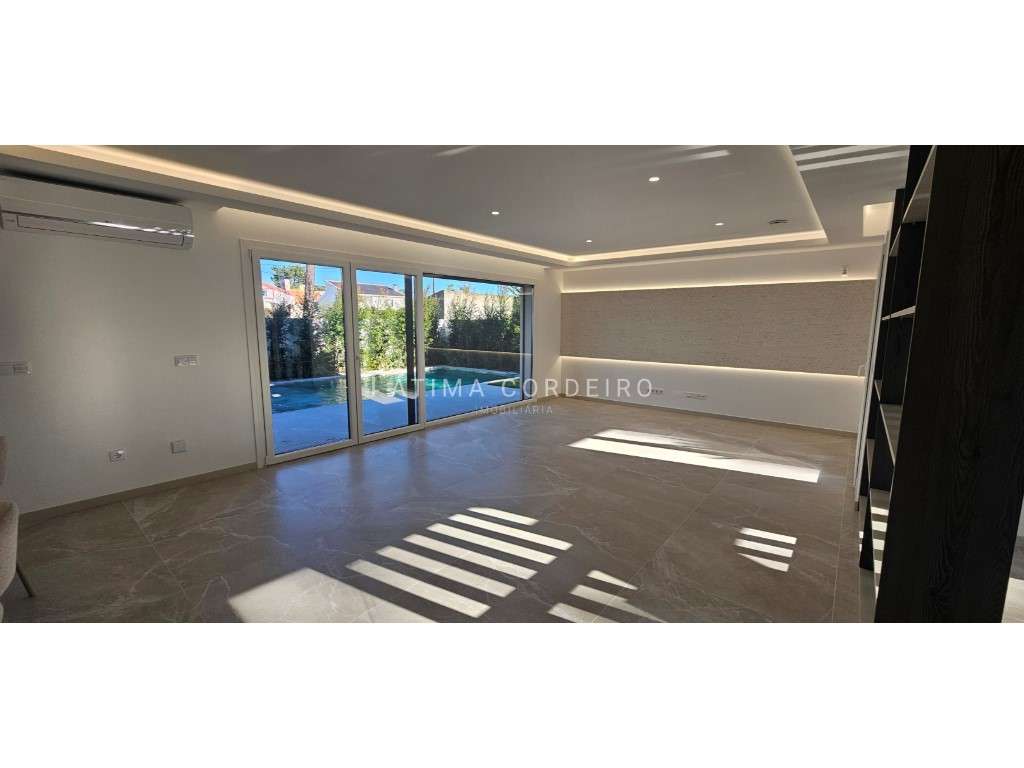 Excelente Moradia T3 Isolada com Piscina e garagem com acabamentos ...-1