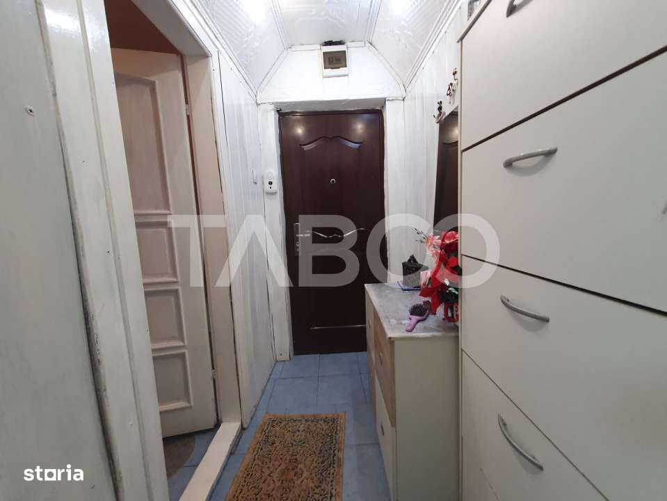 Apartament de vanzare cu 2 camere semidecomandat 40 mp utili - Imagine principală: 4/5