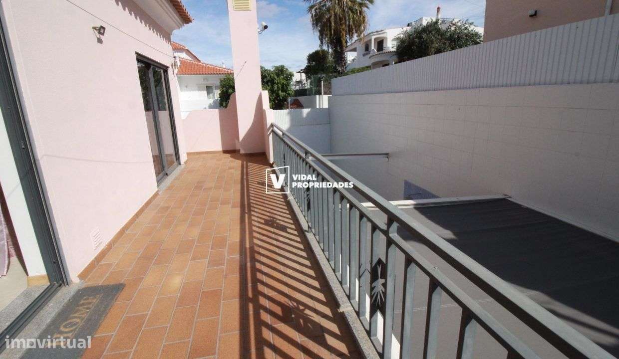Moradia T3 com piscina e garagem-12
