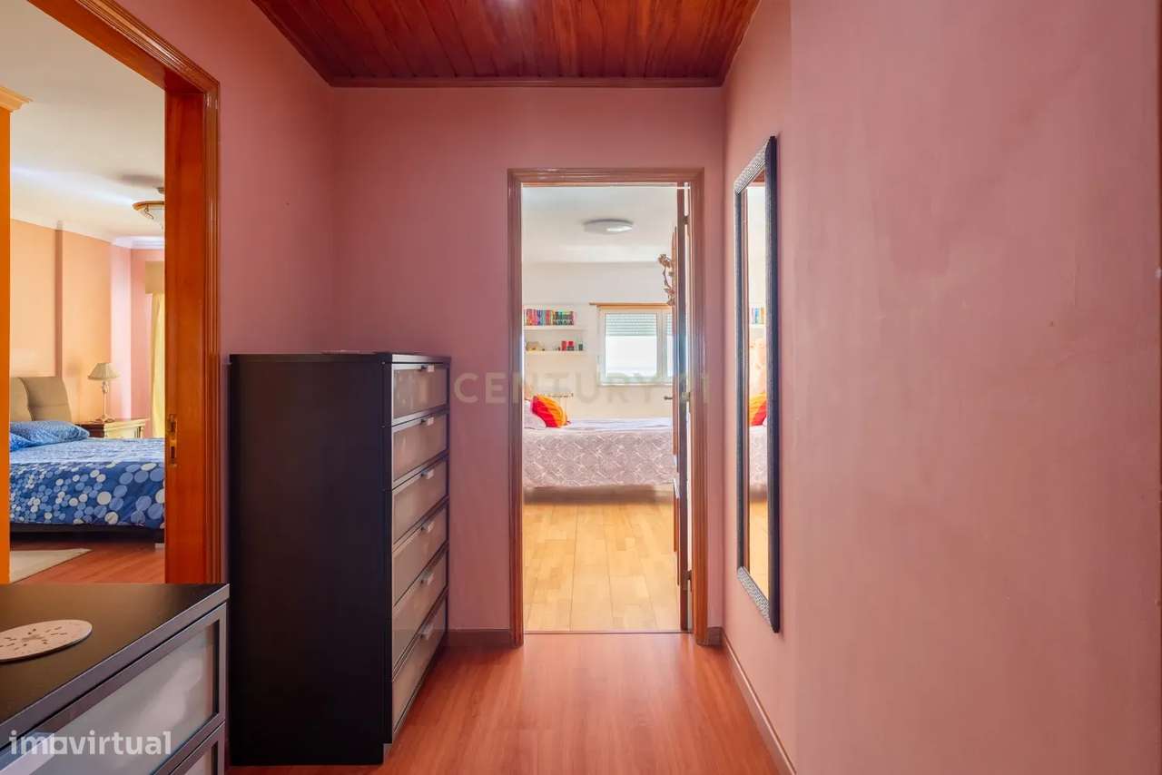 Penthouse T5 Jardins da Parede-16