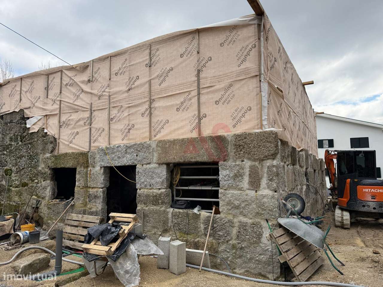 Moradia em Pedra para Restauro com Potencial de Construção – Arões (Sa - Grande imagem: 2/6