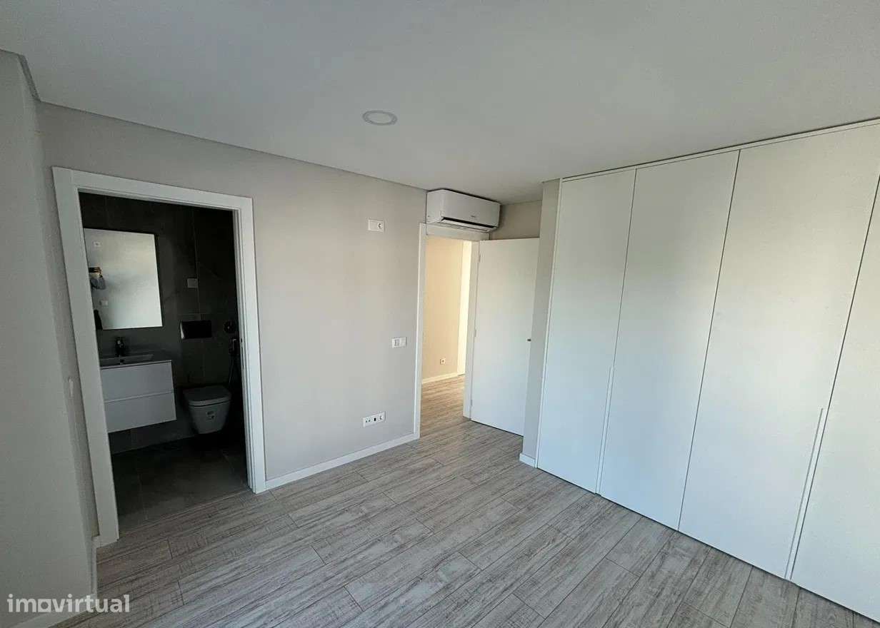 Moradia T4 com piscina e garagem - A Estrear-8