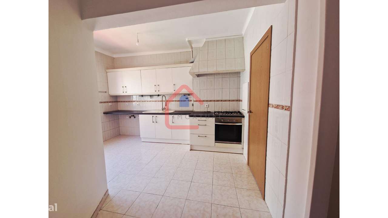 Apartamento T4 em Mercês-3