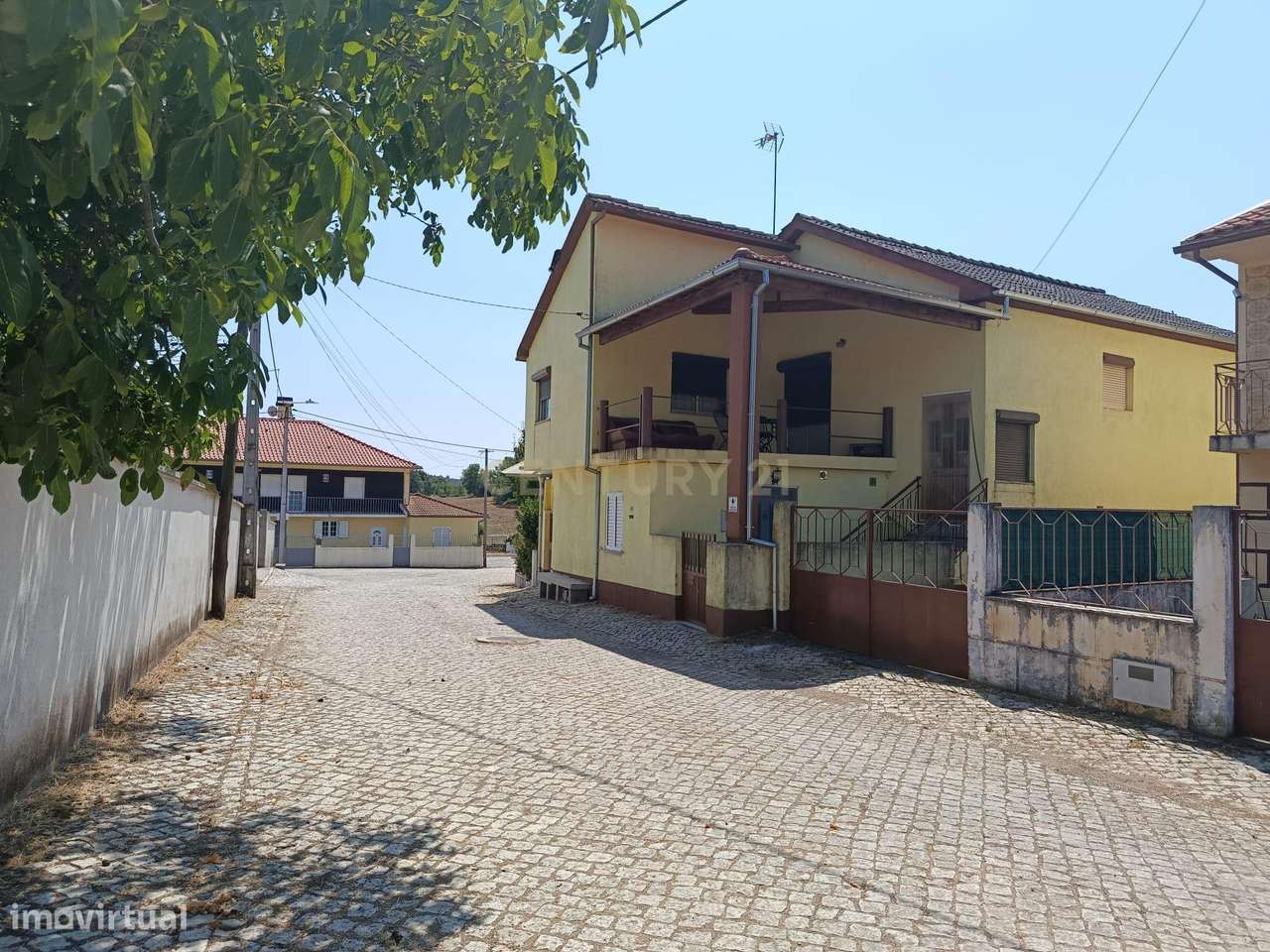 Moradia T4 com Terreno - Salsas - Bragança - Grande imagem: 2/41