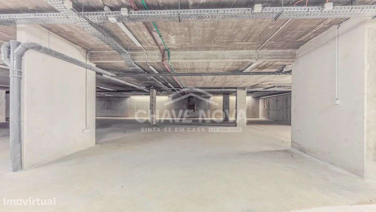 Apartamento T3 Novo c/ Lugar de Garagem Duplo na Madalena-16